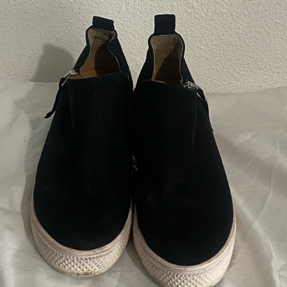 Susina Thick White Soled Black Suede Double Side Zip Boot Sneakers Size 5.5